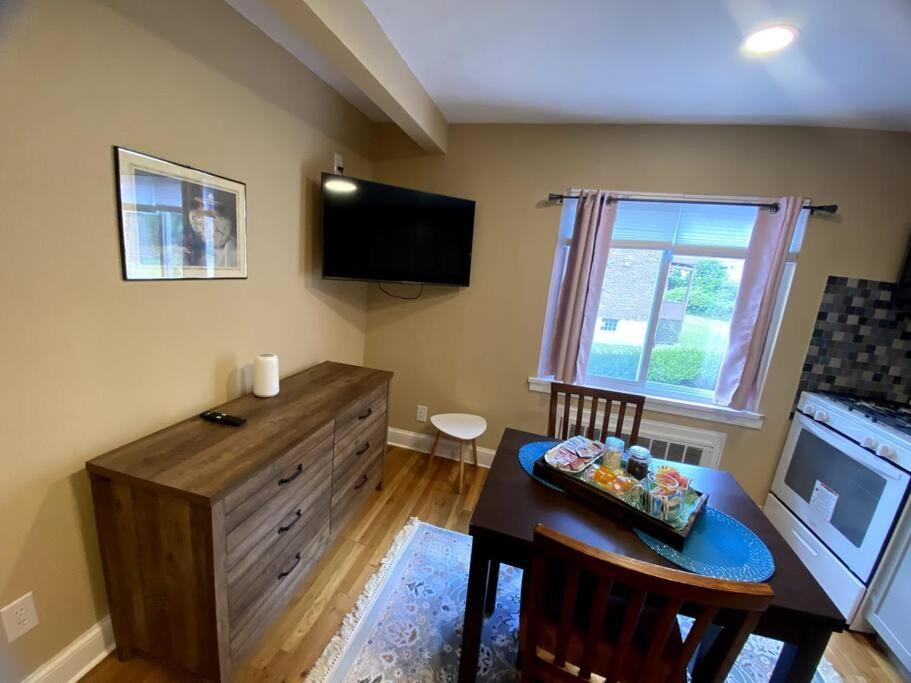Cozy Boston Getaway Apartment! Free Parking Buitenkant foto